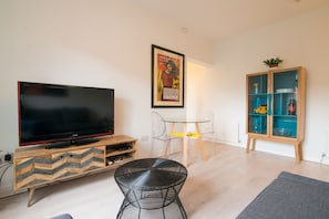 Smart TV - Stylish boutique apartment in trendy West Didsbury (Manchester)