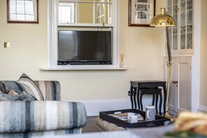 Tv, dvd-afspiller, stereoanlæg