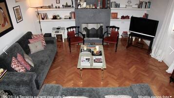 Smart-TV, Kamin, DVD-Player, Bücher