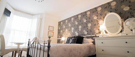 Double Room, Ensuite (Room 2 Large Double) | Individually decorated, individually furnished, soundproofing