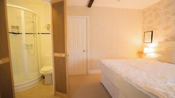Double Room, Ensuite (Room 6)