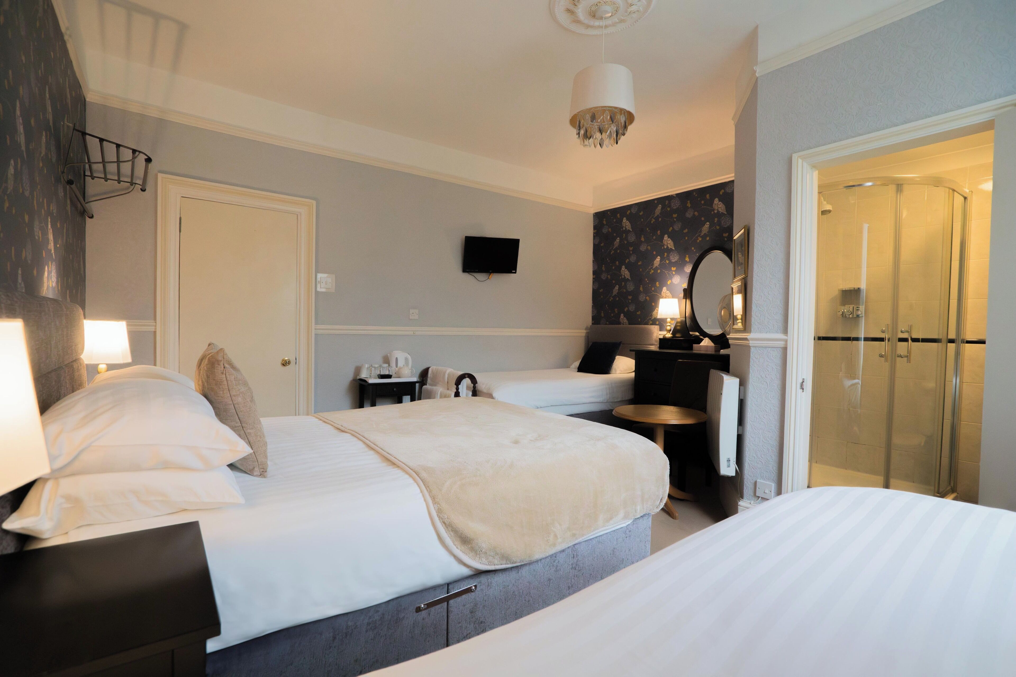 Family Room, Ensuite (Room 1) | Individually decorated, individually furnished, soundproofing