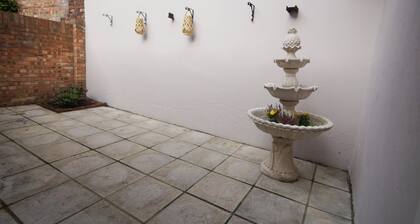 Big bright flat for 4-6 people with good links to around the city