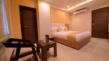 Deluxe Room | Premium bedding, minibar, in-room safe, desk