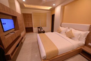 デラックス ルーム | 高級寝具、ミニバー、セーフティボックス (室内)、デスク