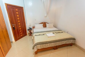 Deluxe Single Room | In-room safe, desk, free WiFi - IRIS Guesthouse (Kigali)