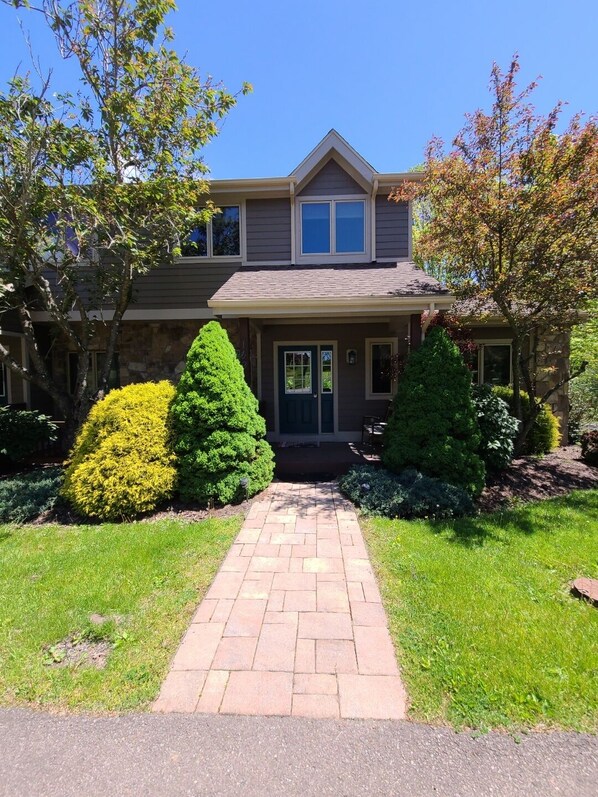 Marsh Hill Villa Hot Tub, Skiing, Golf! McHenry Vrbo