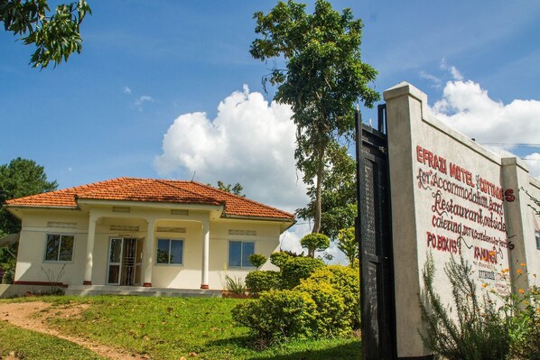 Mặt tiền nơi lưu trú