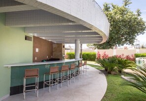 Bar (on property) - Luxury Beachfront Apartment in Arraial do Cabo – Sea Views, Pools & BBQ (Cabo Frio)