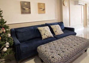 Living area - Luxury Beachfront Apartment in Arraial do Cabo – Sea Views, Pools & BBQ (Cabo Frio)