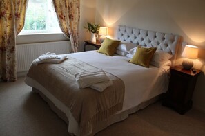 3 bedrooms, iron/ironing board, travel cot, WiFi - Luxury Cottage In Christow.   (Exeter)