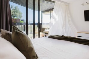 2 bedrooms, in-room safe, iron/ironing board, free WiFi