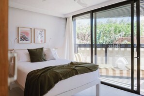 2 bedrooms, in-room safe, iron/ironing board, free WiFi