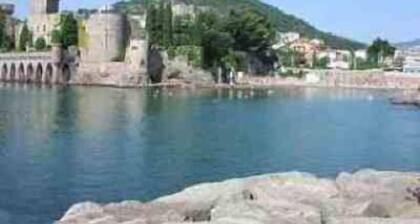 LUXURY NEWRENOWATED 2 BED APARTMENT WITH LARGE TERRACE & CLOSE TO SWIMMING POOL