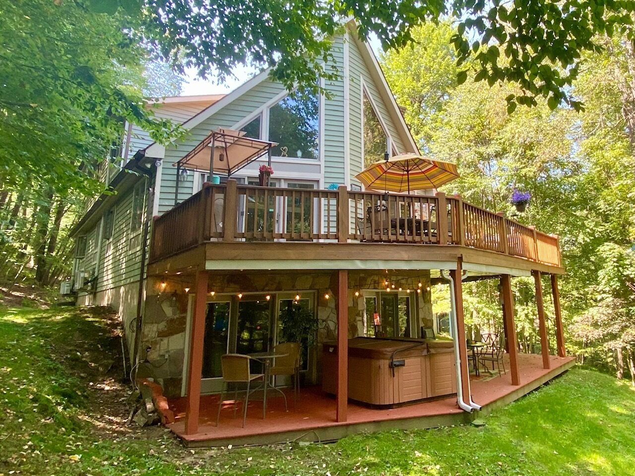 Heart and Soul | Spacious Deck + Central Location