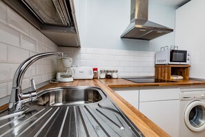 Refrigerador, microondas, placa de cocina, lavavajillas