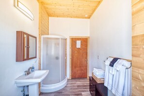 Hair dryer, towels - HOT TUB, Pets OK, Amazing View, Steps to Beach,Volleyball, Pool table (KGst) (Long Beach)