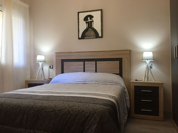 3 bedrooms, desk, iron/ironing board, free WiFi