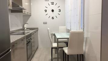 KylskÄp, mikrovÄgsugn, ugn och spishÀll