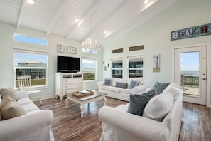 TV, DVD player - Chillax Inn - Close to the beach with amazing views! (Crystal Beach)