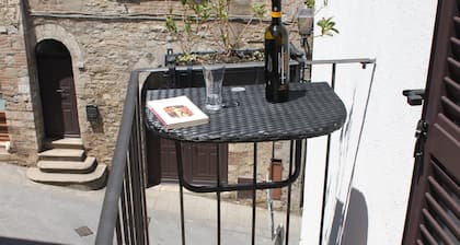 RENTAL ROOMS- APARTMENT historical center in the medieval village of Todi.