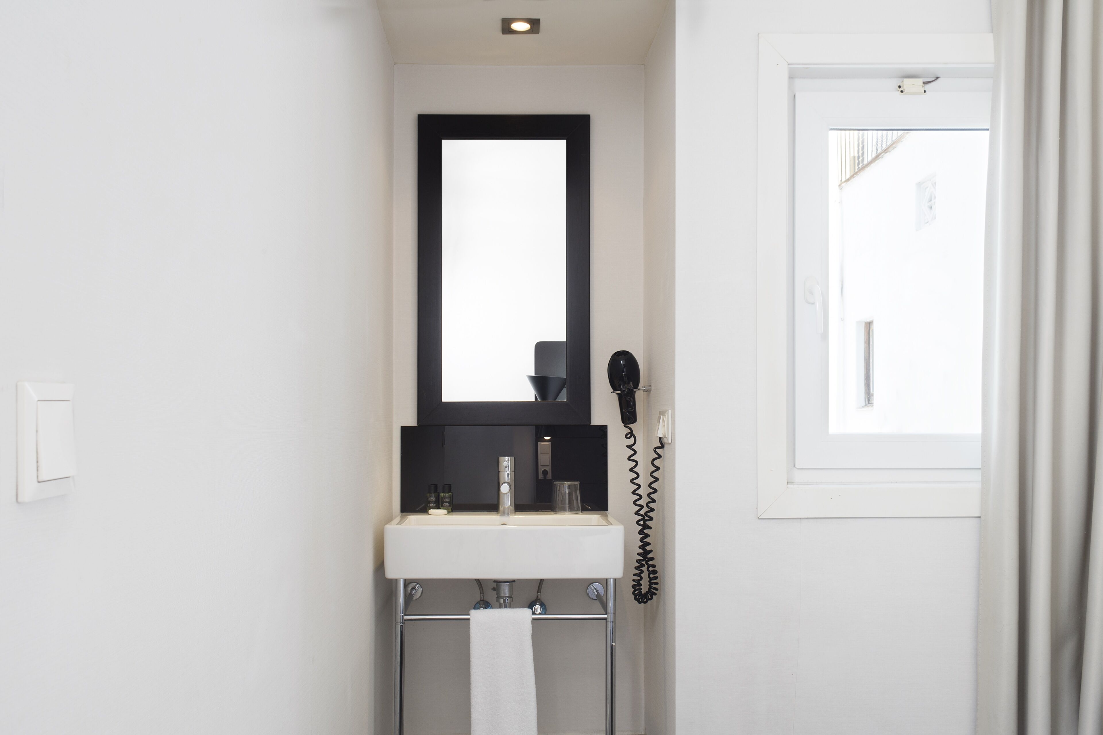 single room | bathroom sink