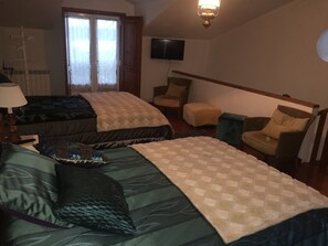 2 bedrooms, internet, bed sheets