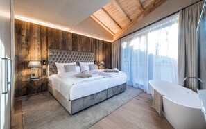 Gold Suite with steambath