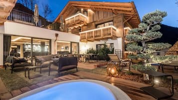 Indoor pool, pool loungers