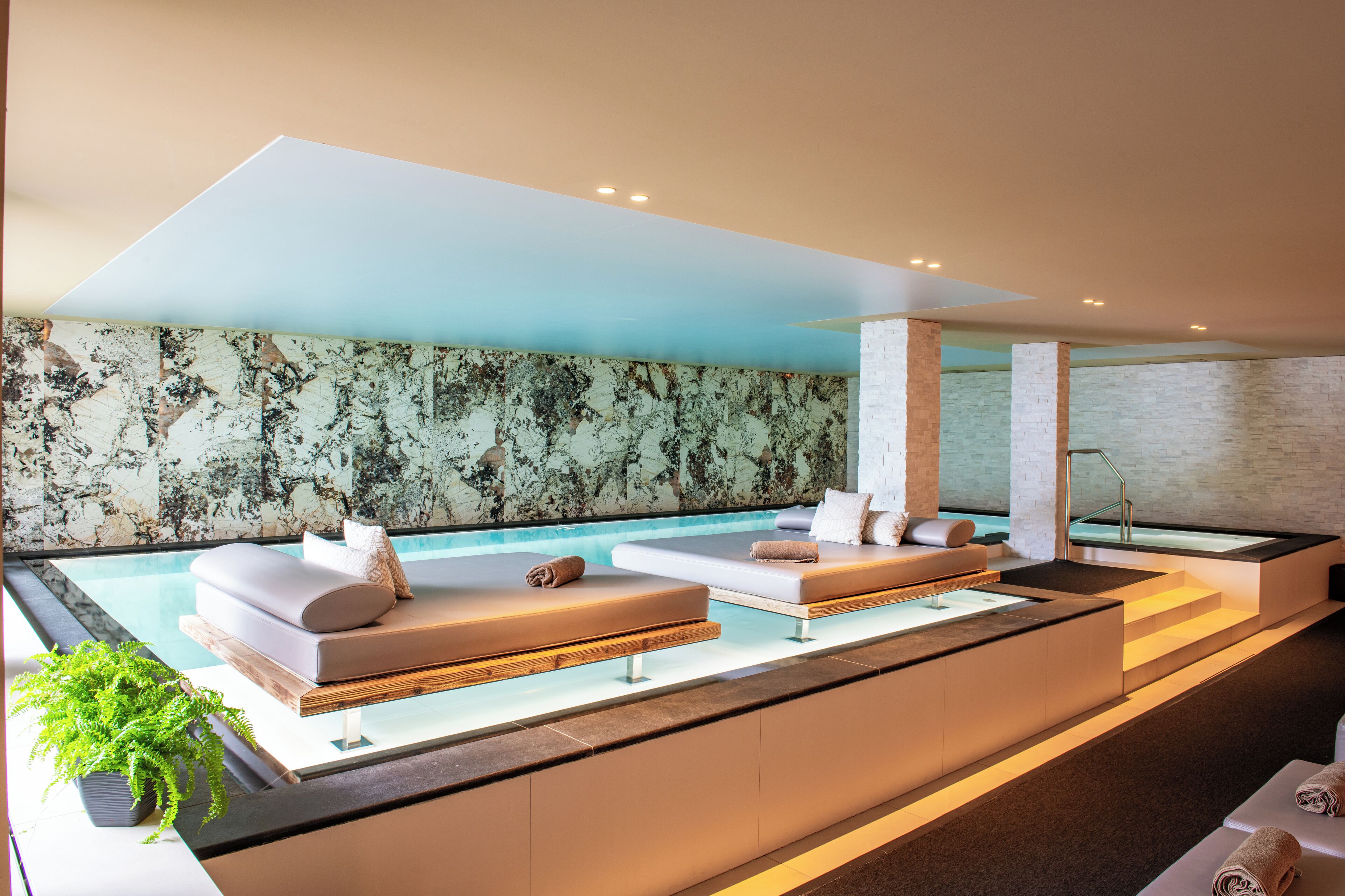 Indoor pool, pool loungers