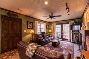 Tv, dvd-afspiller, stereoanlæg