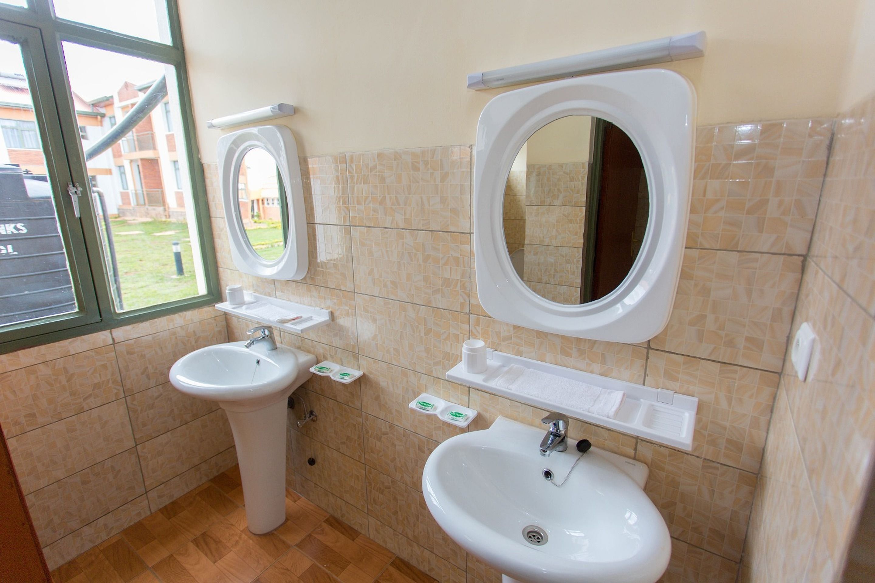 shower, rainfall showerhead, free toiletries, towels