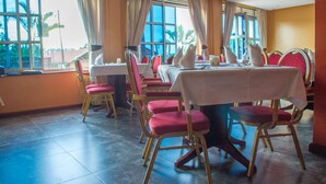 Bar (on property) - Sheron Hotel (Kampala)