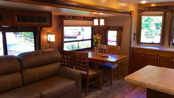 Premium Mobile Home, 2 Bedrooms | In-room dining