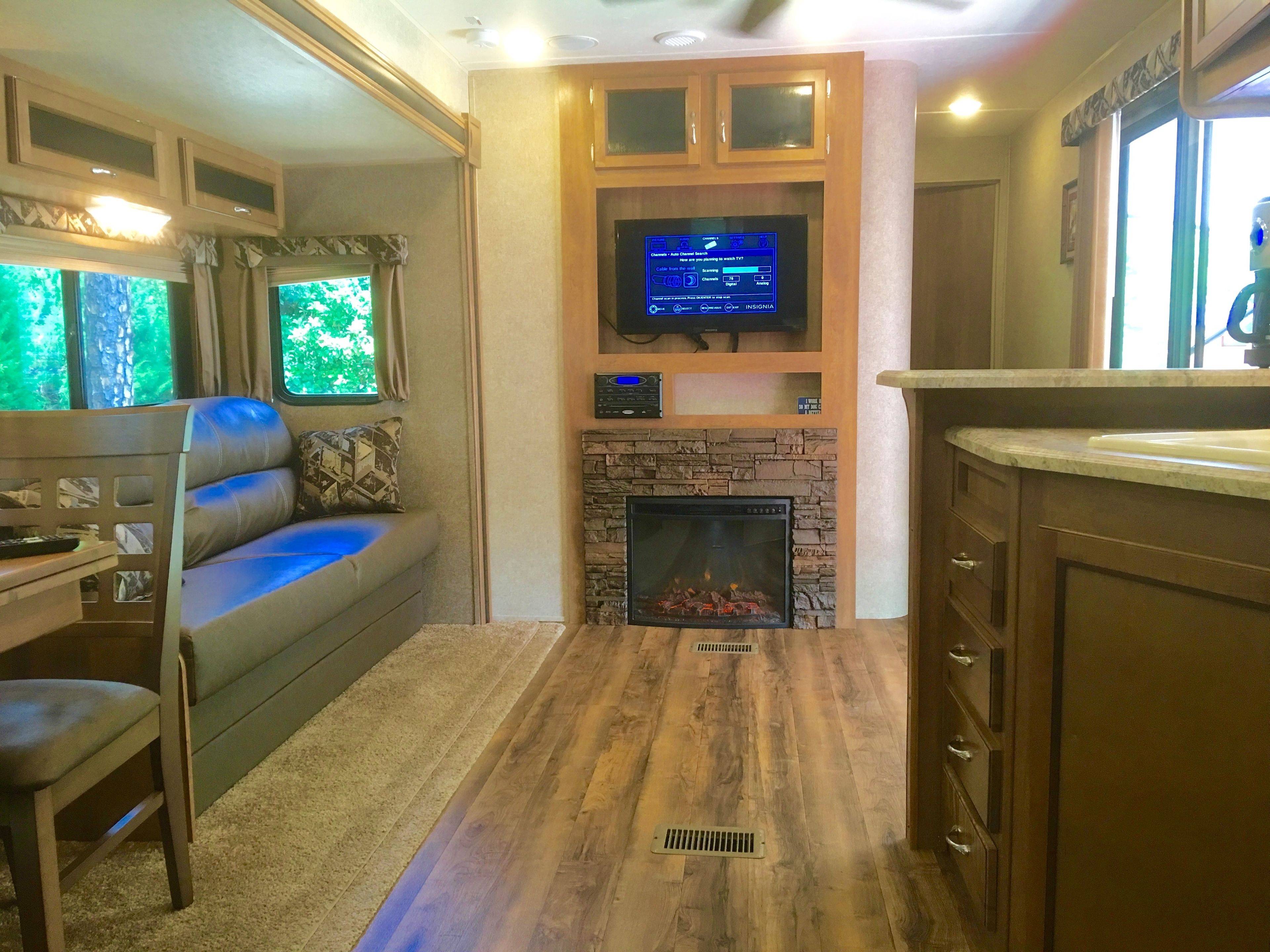 Grand Mobile Home, 2 Bedrooms | Living area | Flat-screen TV