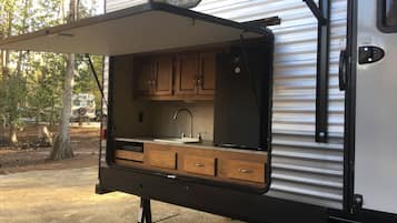 Fridge, microwave, coffee/tea maker, cookware/dishes/utensils