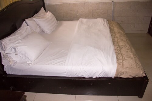 Tivoli Residence & Bar