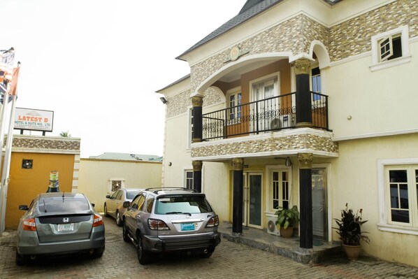 ที่จอดรถฟรี