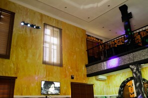 ฝ่ายต้อนรับ