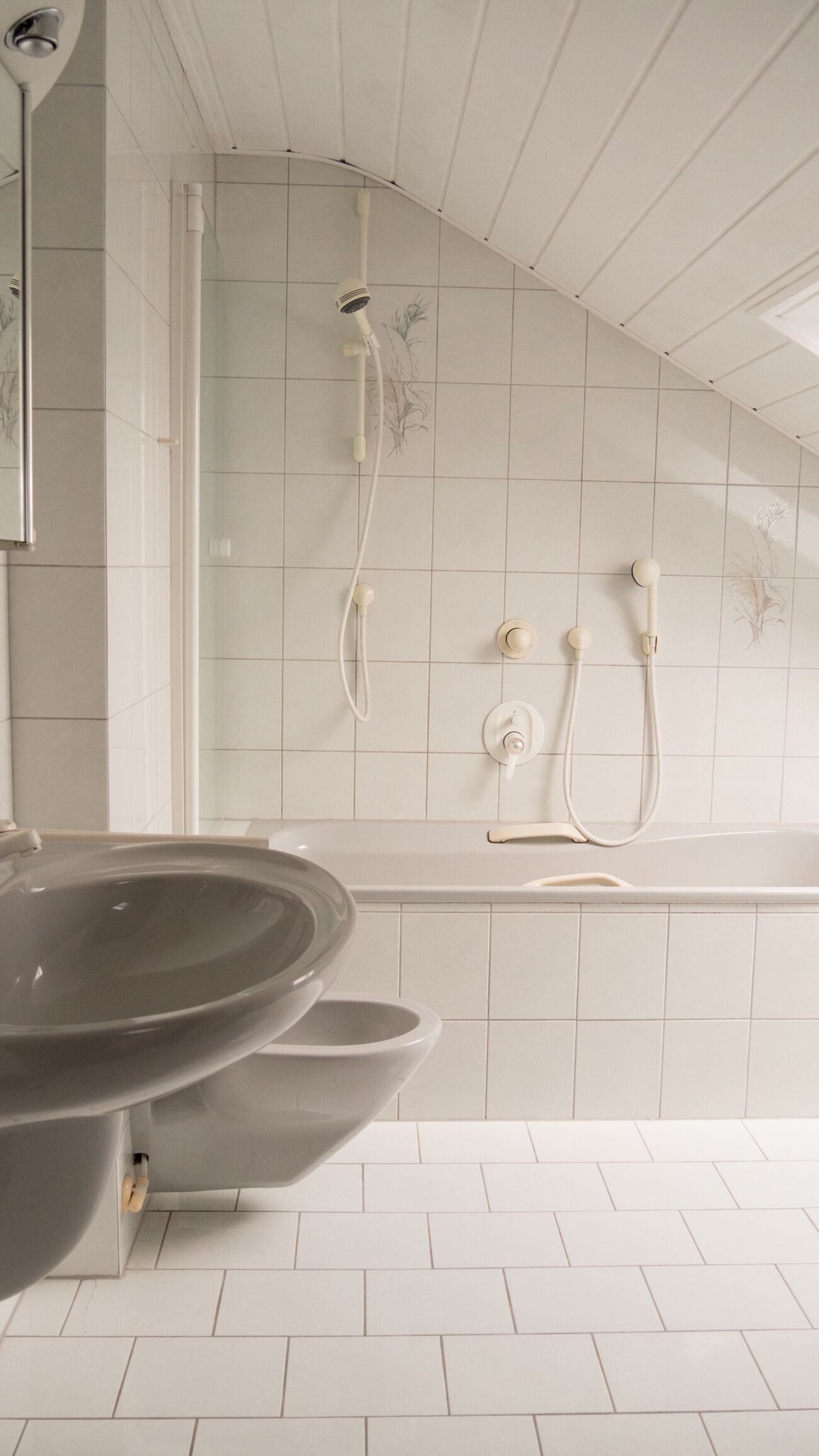 Duschwanne, Haartrockner, Bidet, Handtücher