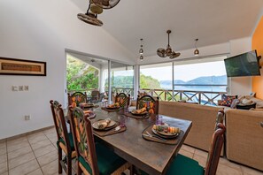 Dining - Ocean View Condo Close to Town (Huatulco)