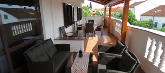 Apartmani Gloria -Leon, top location, large apartment with terrace 50m2 and sea view