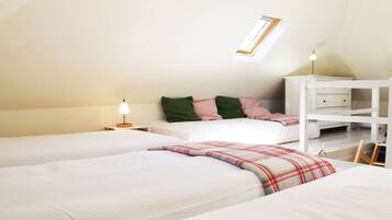 3 bedrooms, travel cot, free WiFi, bed sheets