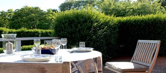 Garden idyl close to the beach 