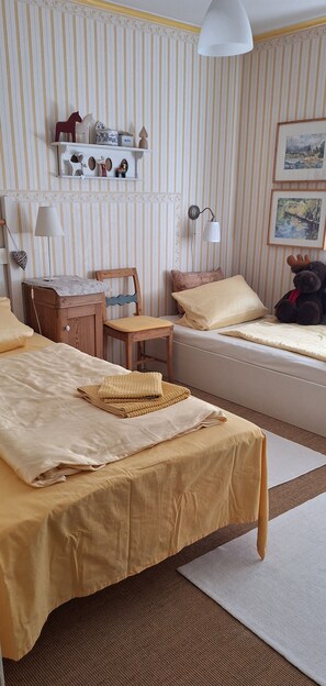 2 chambres, fer et planche à repasser, draps fournis