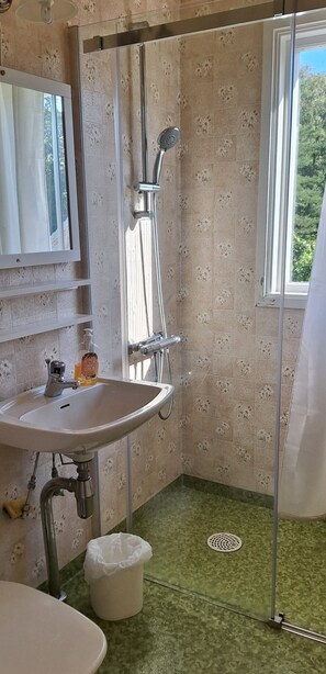 Douche, serviettes fournies