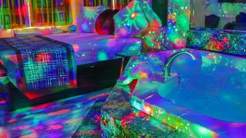 Suite, 1 queensize bed, bubbelbad | Een bureau, gratis wifi