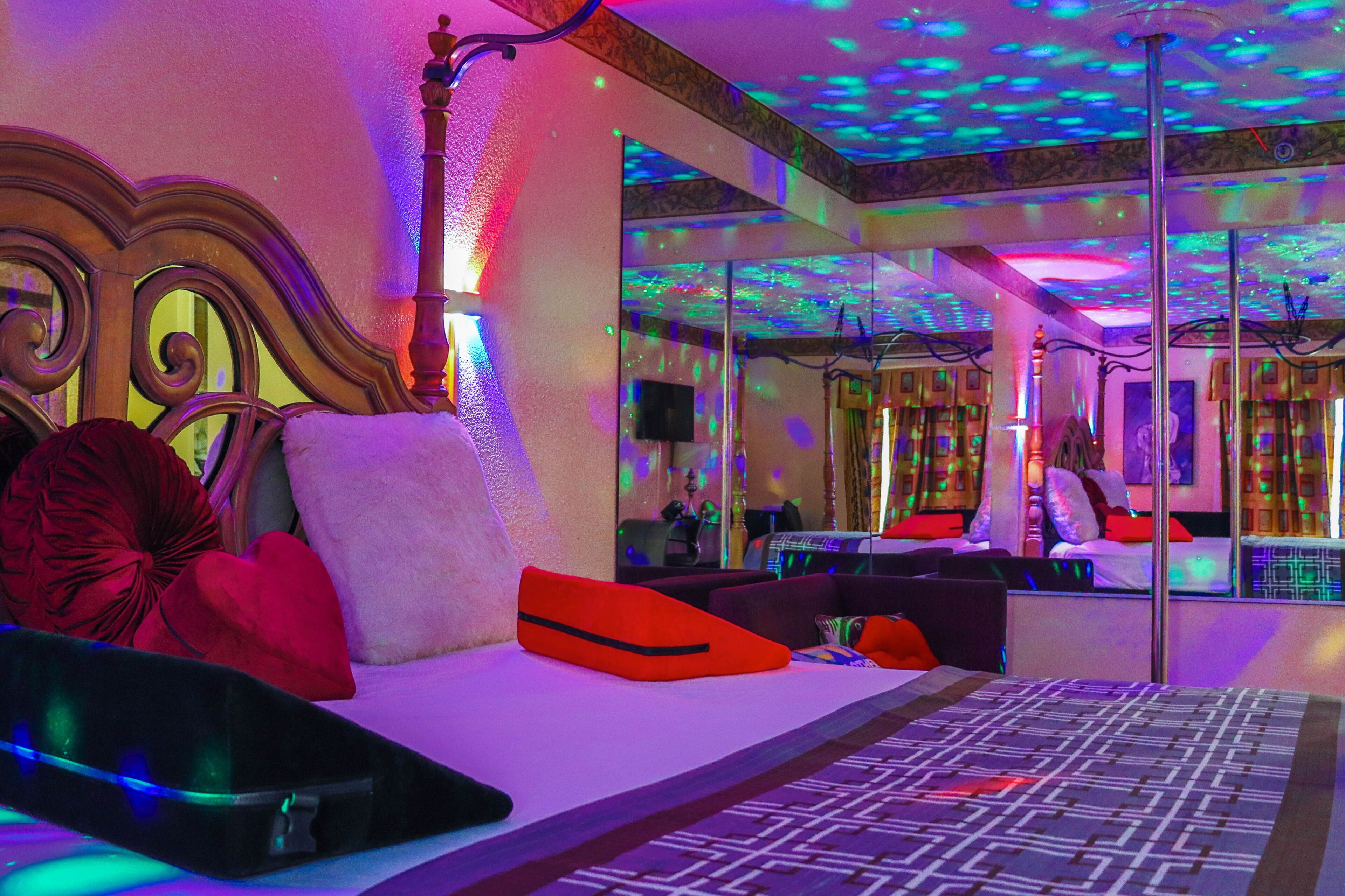 Romantic Suite, 1 Bedroom | Desk, free WiFi