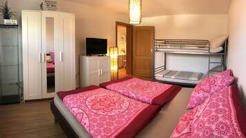 2 bedrooms, iron/ironing board, WiFi, bed sheets