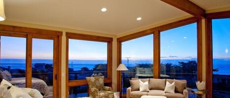 3 bedrooms, iron/ironing board, internet, bed sheets